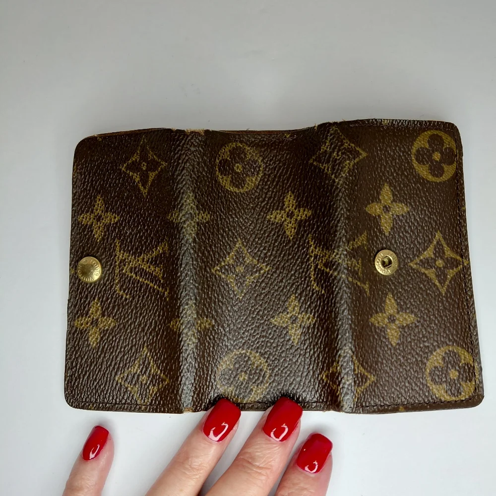 Louis Vuitton 4 Key Holder - Picture 4 of 17